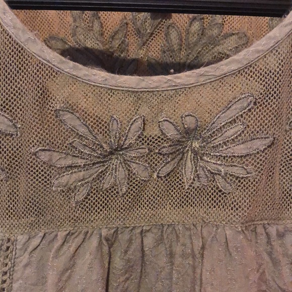 Solitaire Women’s medium Moss Green tank top. - Picture 2 of 11